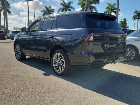 Certified 2025 Lincoln Navigator Reserve AWD/4WD image 4
