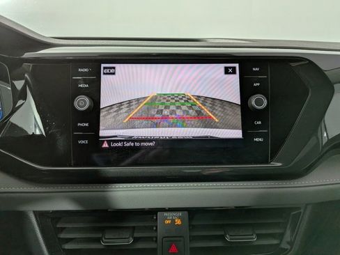 Used 2022 Volkswagen Taos SEL w/ Panoramic Sunroof Package image 5