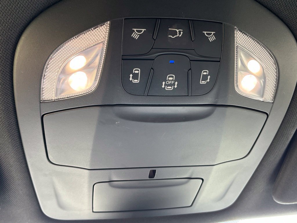 Used 2024 Chrysler Pacifica Touring FWD image 22