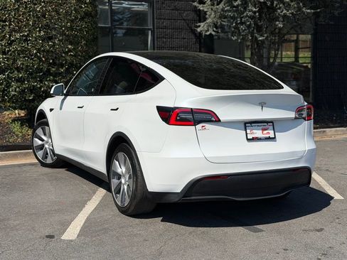 Used 2020 Tesla Model Y Long Range image 18