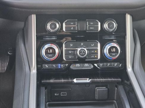 Used 2021 GMC Yukon Denali w/ Denali Premium Package AWD/4WD image 16