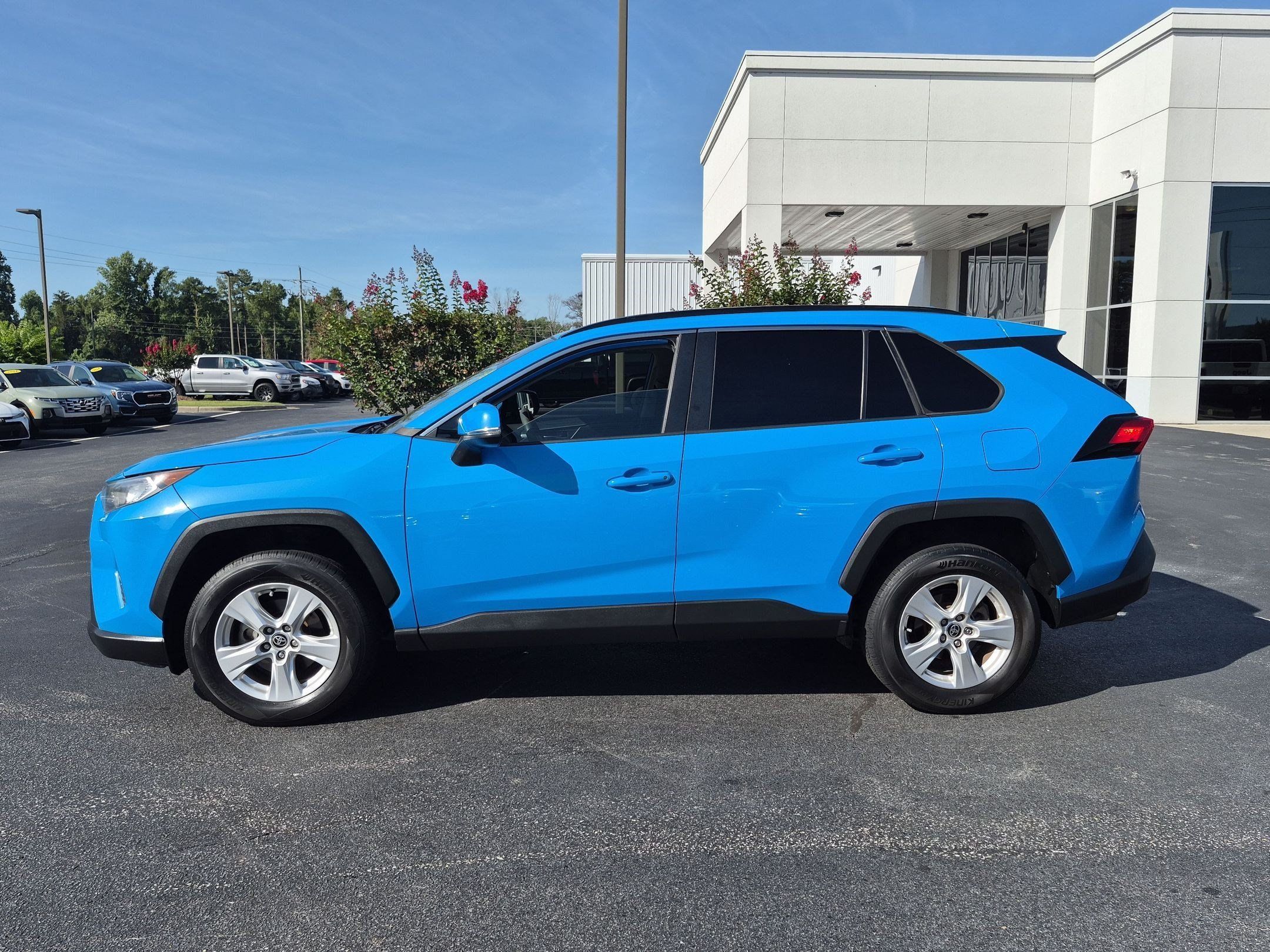 Used 2021 Toyota RAV4 XLE FWD image 8