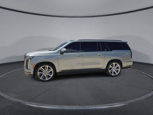 Used 2025 Cadillac Escalade ESV Sport AWD/4WD image 5