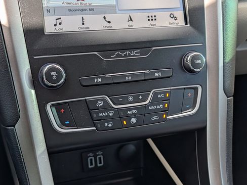 Used 2019 Ford Fusion SE FWD image 23