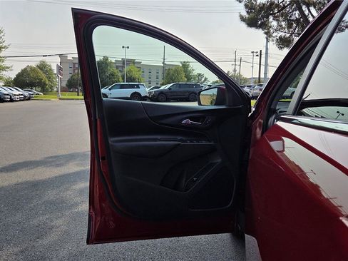 Used 2023 Chevrolet Equinox LT FWD image 13