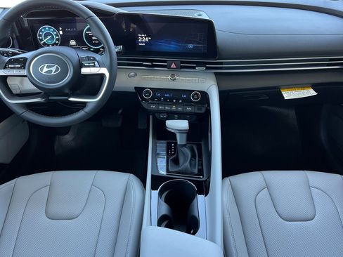 New 2025 Hyundai Elantra Limited image 11