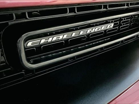 Used 2021 Dodge Challenger SXT image 7