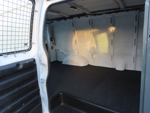Used 2015 Chevrolet Express 2500 image 14