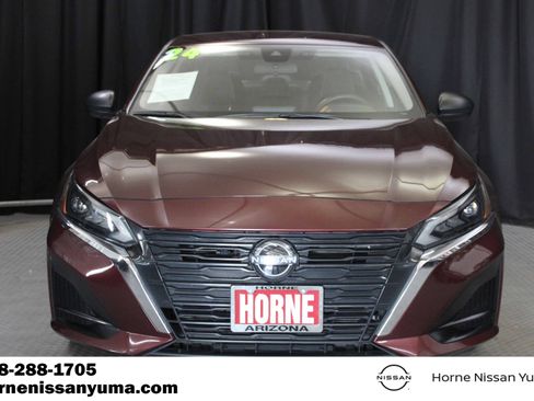Used 2024 Nissan Altima 2.5 SV FWD image 2