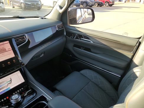 Used 2023 Jeep Grand Wagoneer Series III w/ Quick Order Packagew 28T image 11