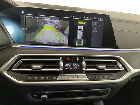 Used 2022 BMW X7 xDrive40i w/ Premium Package image 17