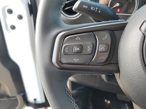 Used 2025 Jeep Wrangler Unlimited Rubicon w/ Convenience Group image 29