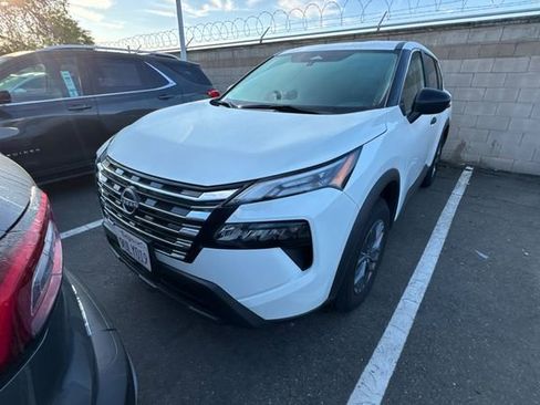 Used 2024 Nissan Rogue S image 6