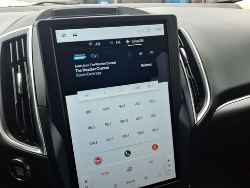 Used 2024 Ford Edge Titanium image 18