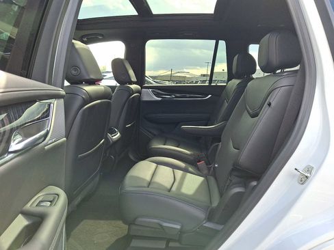 Used 2025 Cadillac XT6 Premium Luxury AWD/4WD image 11