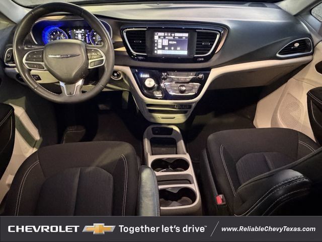 Used 2022 Chrysler Voyager LX FWD image 11