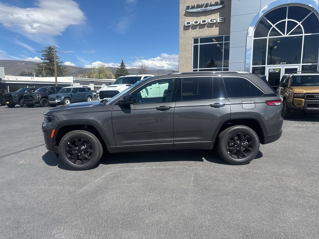 New 2026 Jeep Grand Cherokee Altitude AWD/4WD image 8