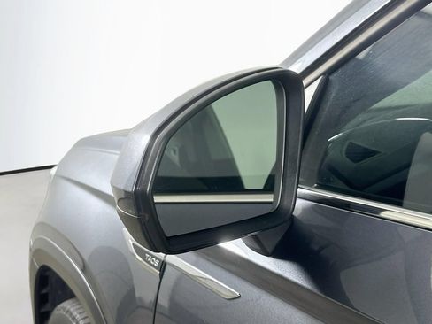 Used 2022 Volkswagen Taos SE w/ Panoramic Sunroof Package FWD image 34