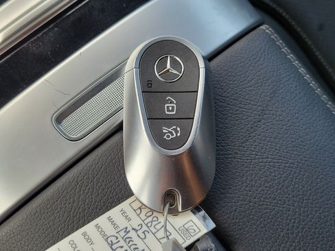 Used 2025 Mercedes-Benz GLC 350e 4MATIC image 30