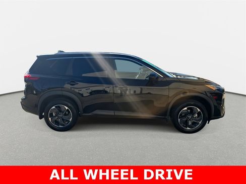 Used 2024 Nissan Rogue SV w/ SV Premium Package image 4