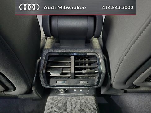 Used 2023 Audi Q3 2.0T Premium w/ Convenience Package AWD/4WD image 21