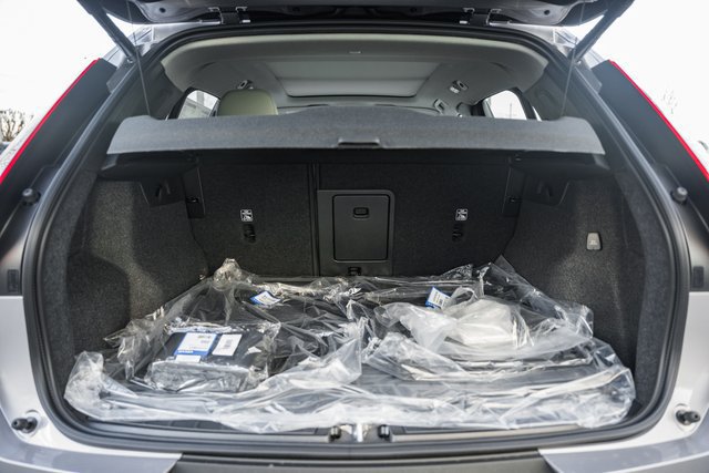 Used 2026 Volvo XC40 B4 Plus w/ Protection Package Premier FWD image 9