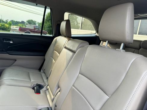 Used 2016 Honda Pilot Touring image 40