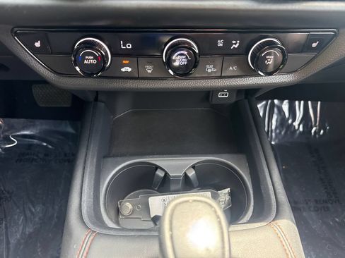 Used 2025 Honda HR-V Sport image 16
