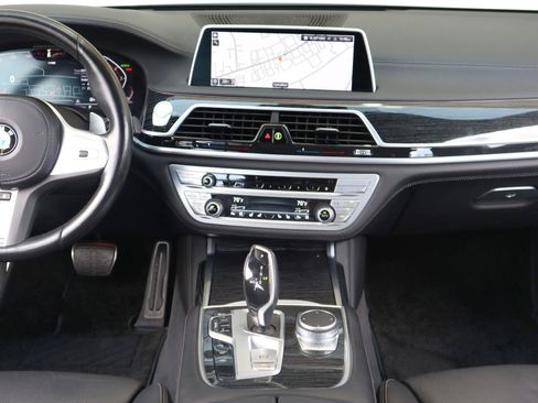 Used 2022 BMW 740i w/ M Sport Package RWD image 17
