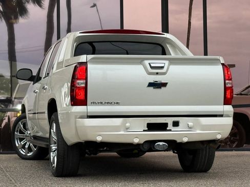 Used 2013 Chevrolet Avalanche LTZ AWD/4WD image 8