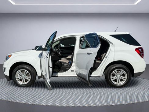 Used 2017 Chevrolet Equinox LS FWD image 12