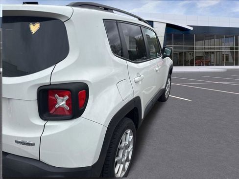 Used 2019 Jeep Renegade Latitude w/ Cold Weather Group AWD/4WD image 12