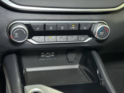 Used 2021 Nissan Altima 2.5 SV w/ SV Premium Package AWD/4WD image 29