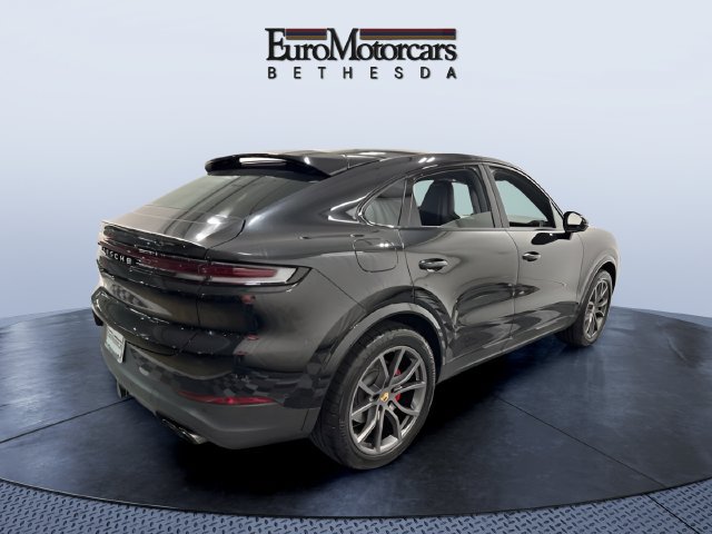 Used 2024 Porsche Cayenne S AWD/4WD image 5