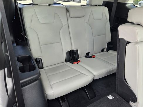 Used 2020 Kia Telluride S w/ S 8 Passenger Seating Package image 16