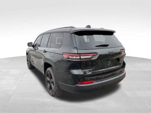 Used 2023 Jeep Grand Cherokee L Limited w/ Black Appearance Package image 7