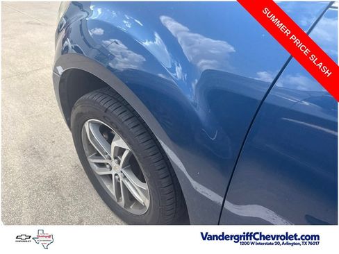 Used 2017 Chevrolet Equinox Premier w/ Enhanced Convenience Package FWD image 5