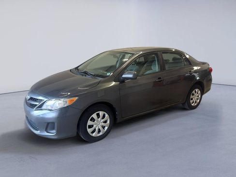 Used 2011 Toyota Corolla LE FWD image 3