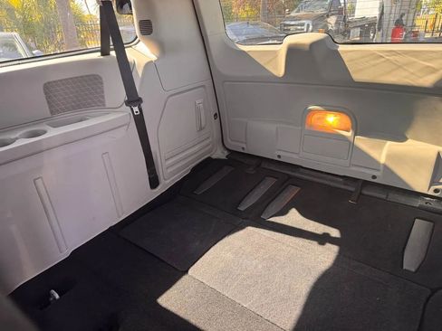 Used 2011 Chrysler Town & Country Touring image 13