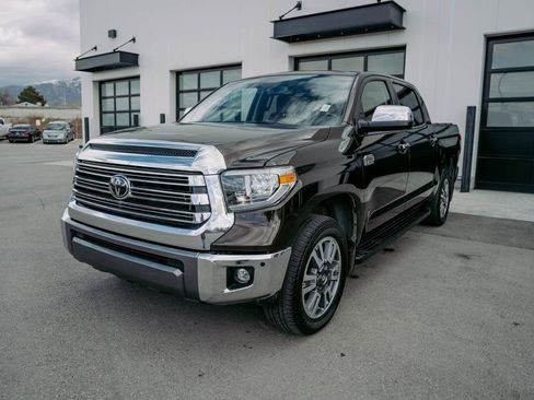 Used 2021 Toyota Tundra 4x4 CrewMax image 3