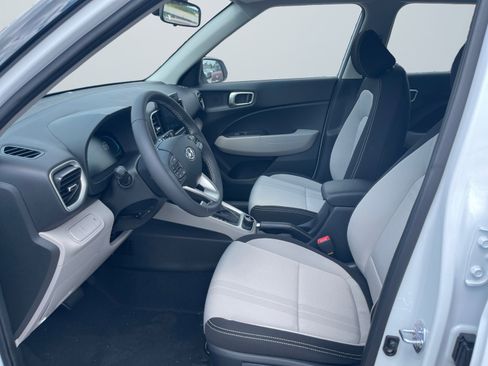 New 2025 Hyundai Venue SEL image 10