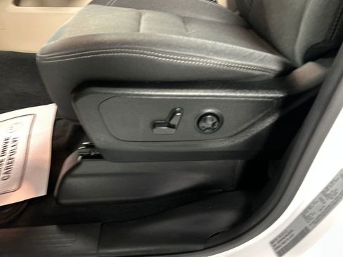 Used 2022 RAM 1500 Big Horn AWD/4WD image 13
