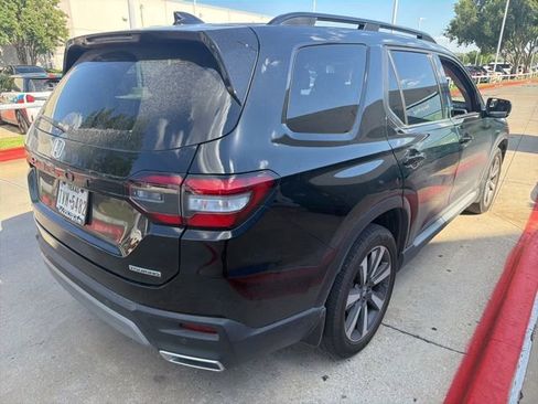 Certified 2024 Honda Pilot Touring image 5