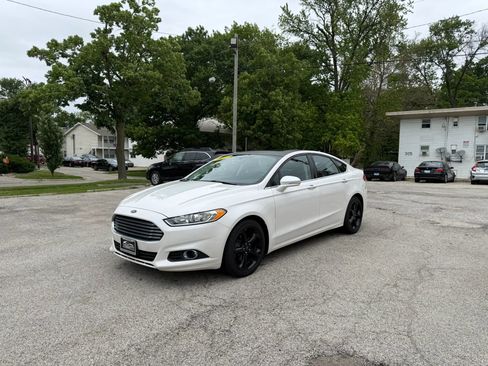 Used 2015 Ford Fusion SE FWD image 3