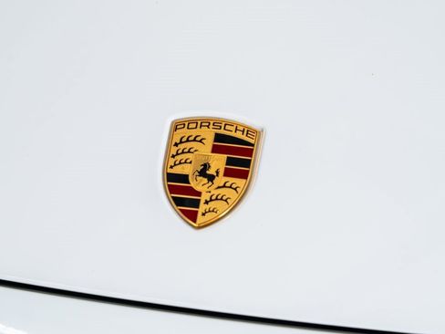 Used 2023 Porsche Cayenne Platinum Edition image 17