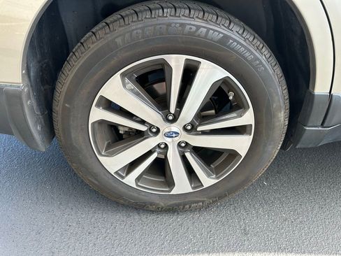 Used 2018 Subaru Outback 2.5i Limited image 5