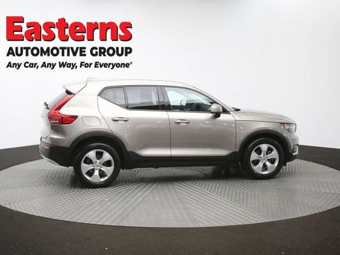 Used 2022 Volvo XC40 T4 Momentum FWD image 45