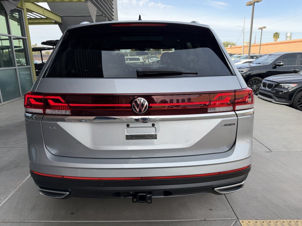 Used 2024 Volkswagen Atlas SEL AWD/4WD image 13