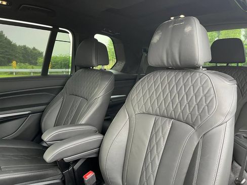 Used 2024 BMW X7 M60i w/ Executive Package AWD/4WD image 25