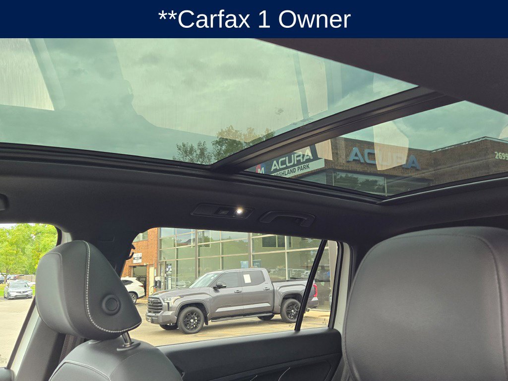 Used 2024 Volkswagen Tiguan SE R-Line w/ MDO Package, Two-Row AWD/4WD image 3